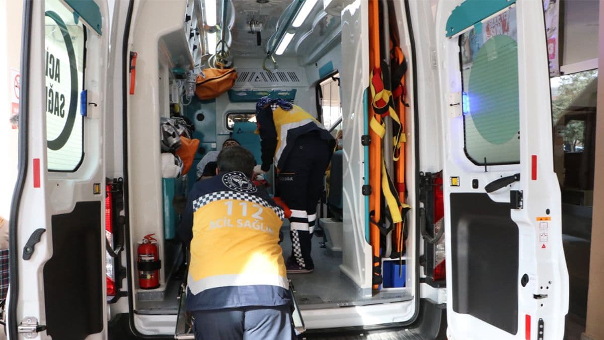 Şanlıurfa'da otomobil ile motosiklet çarpıştı: Yaralı var