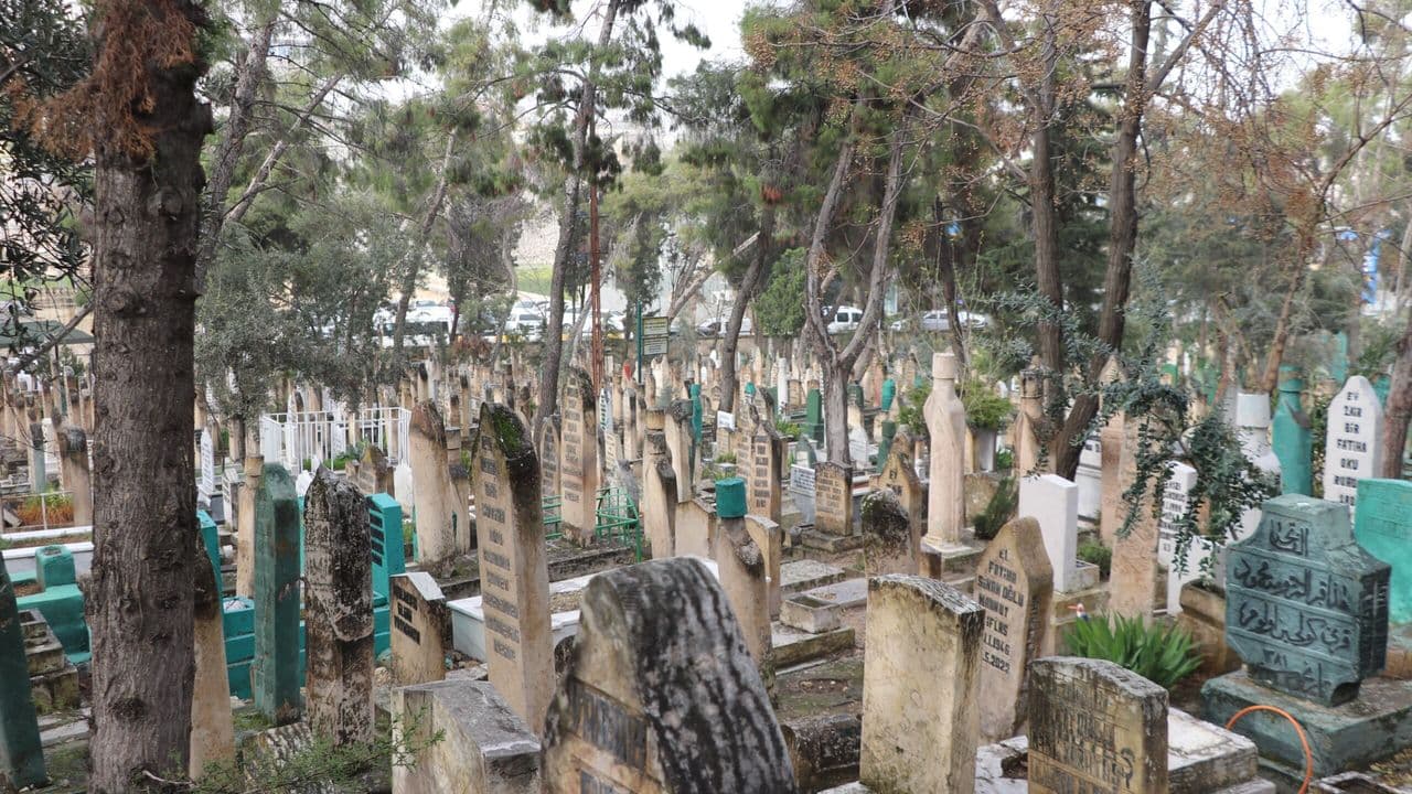 Şanlıurfa’da Mezarlıkta Gizemli Olay! Görenler Ne Olduğunu Anlayamadı