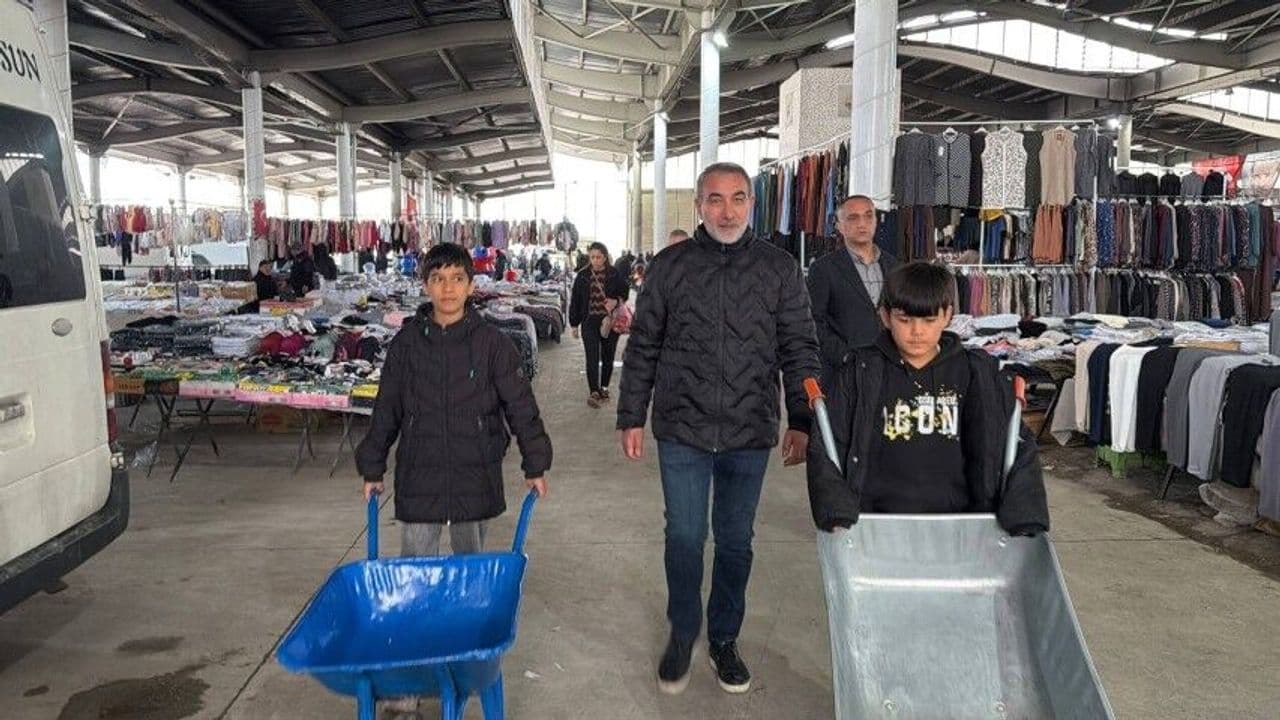 Şanlıurfa saldırısının gölgesinde el arabasından kutlamaya