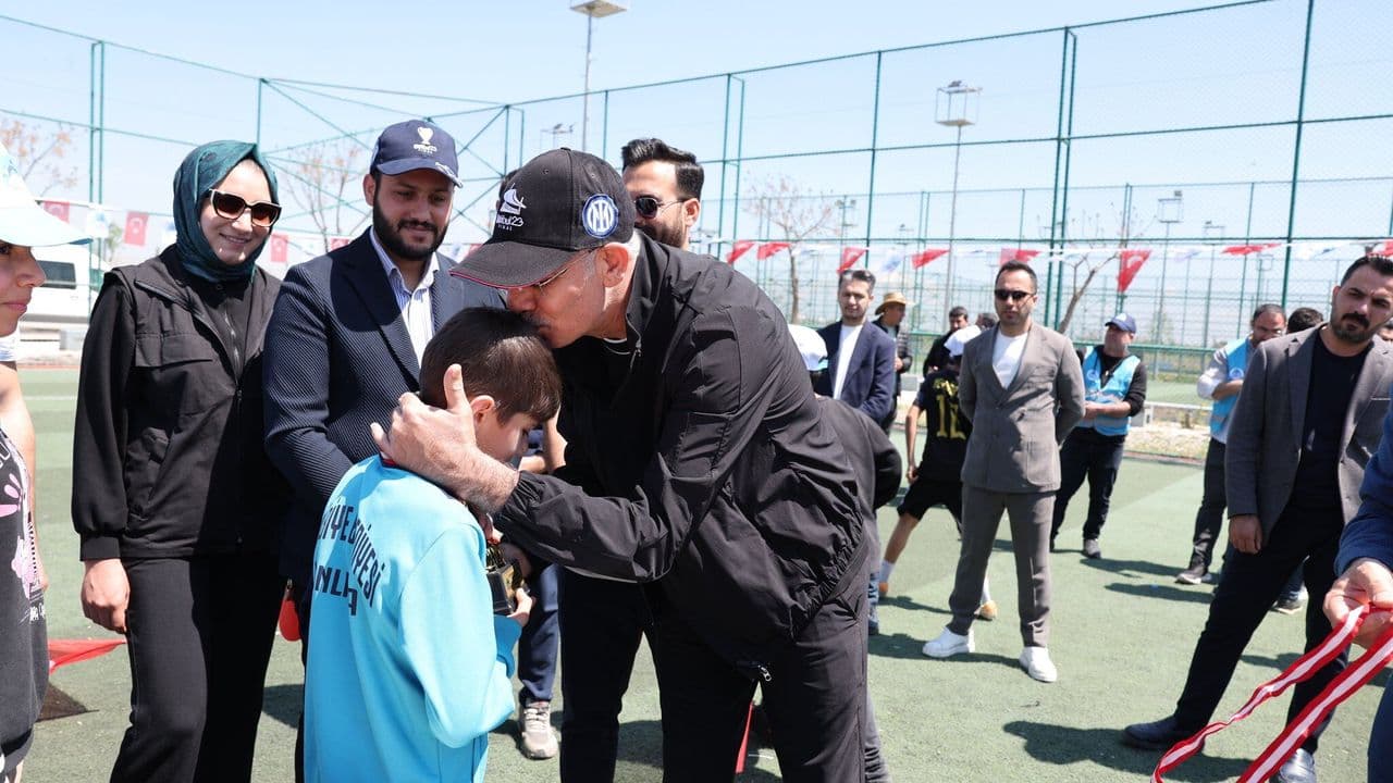 Şanlıurfalı çocuklar o belediyenin turnuvasında buluştu