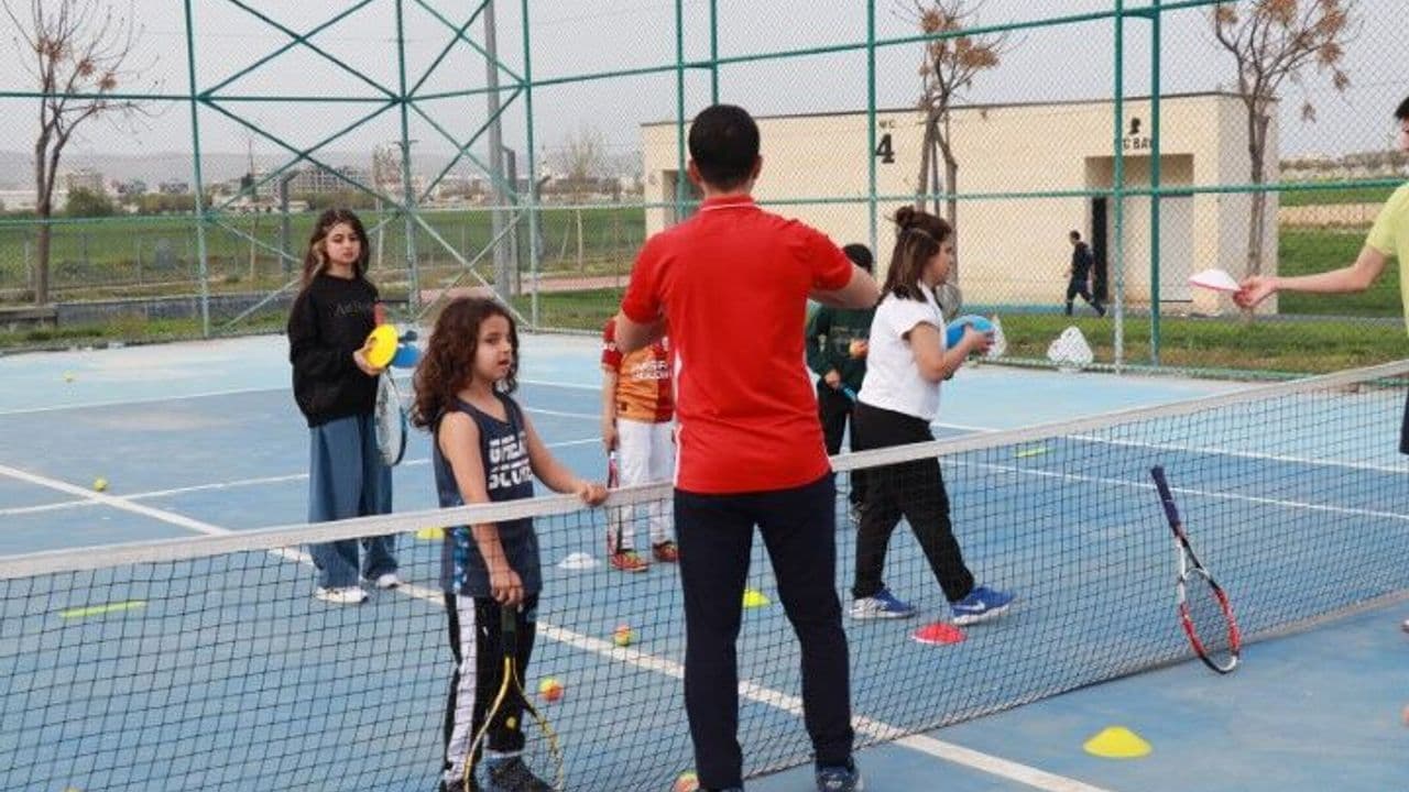 Şanlıurfa Eyyübiye’de Ücretsiz Tenis Kursları Başladı