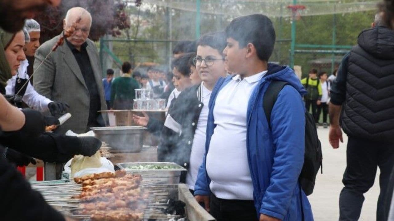 Şanlıurfa’da öğrencilere moral yemeği