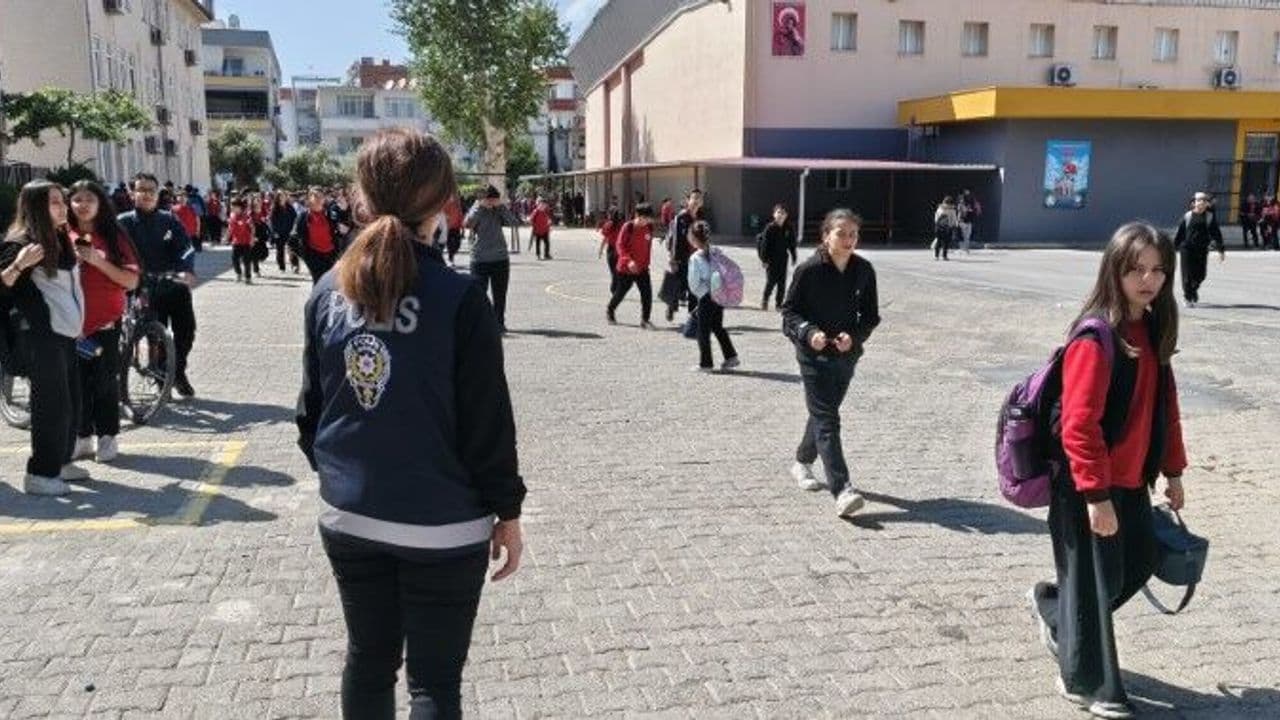 Velilerden Okullardaki Yeni Güvenlik Uygulamasına Tam Destek