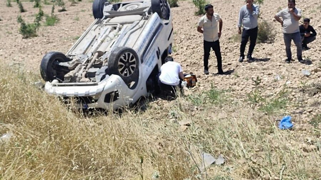 Şanlıurfa’da Evde Bakım Aracı Kaza Yaptı: 4 Sağlık Çalışanı Yaralandı