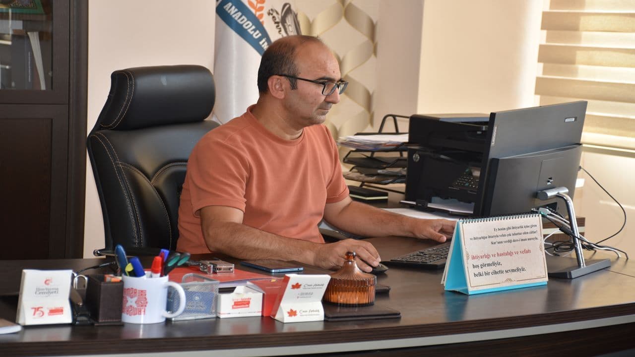 Şırnaklı Hamza Öğretmen, Şanlıurfa’dan dahil birçok ildeki gencin hayatına dokunuyor