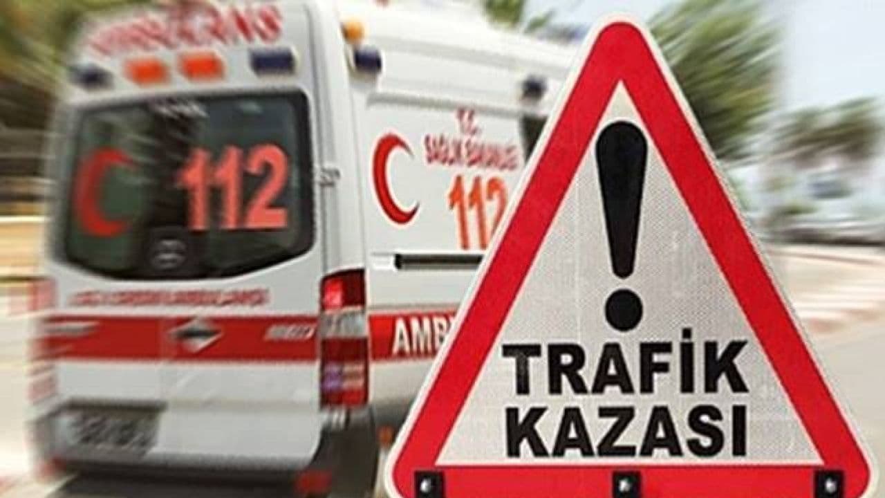 Birecik’te Sağlık Personelini Taşıyan Araç Kaza Yaptı: 4 Yaralı