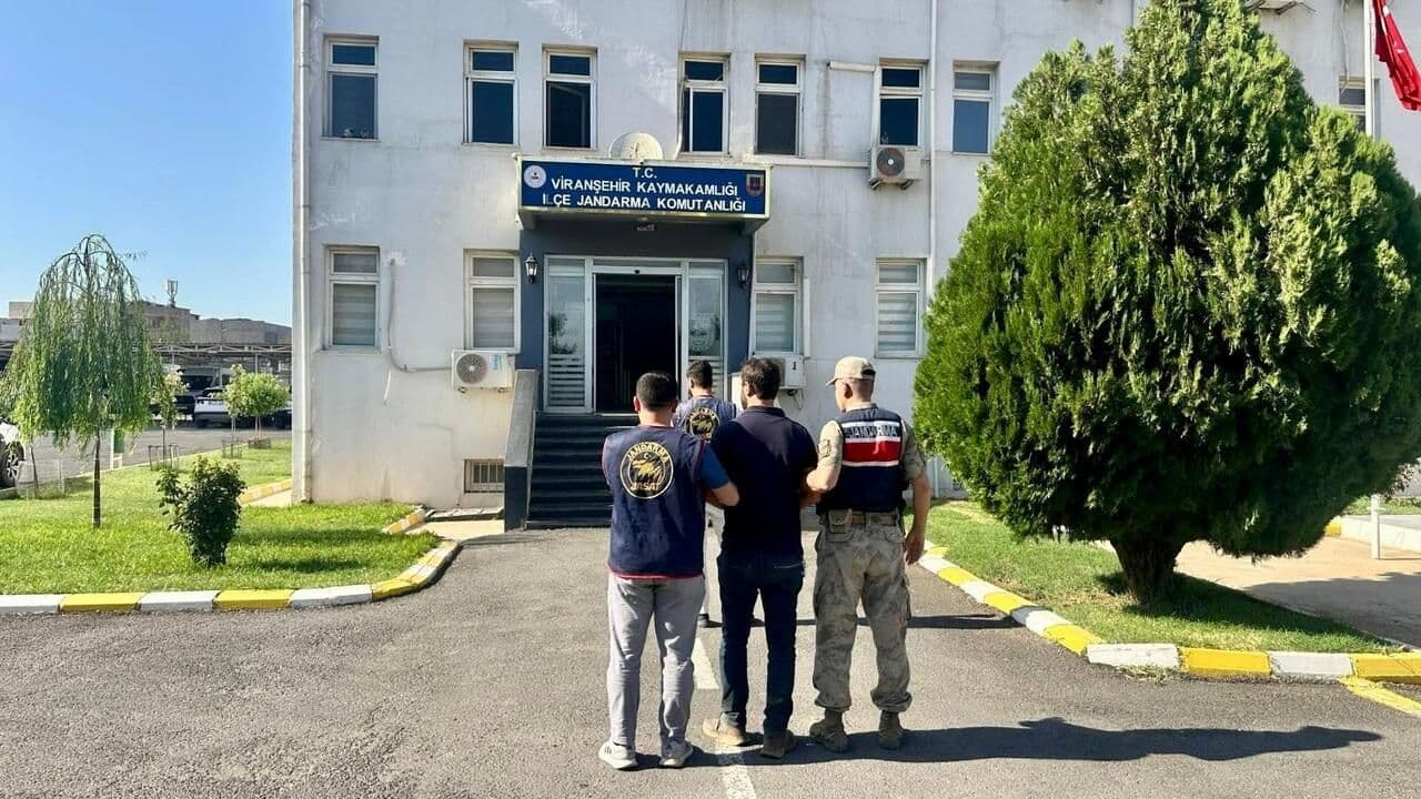 Şanlıurfa’da 8 Yıl 3 Ay Hapis Cezası Bulunan Firari Yakalandı