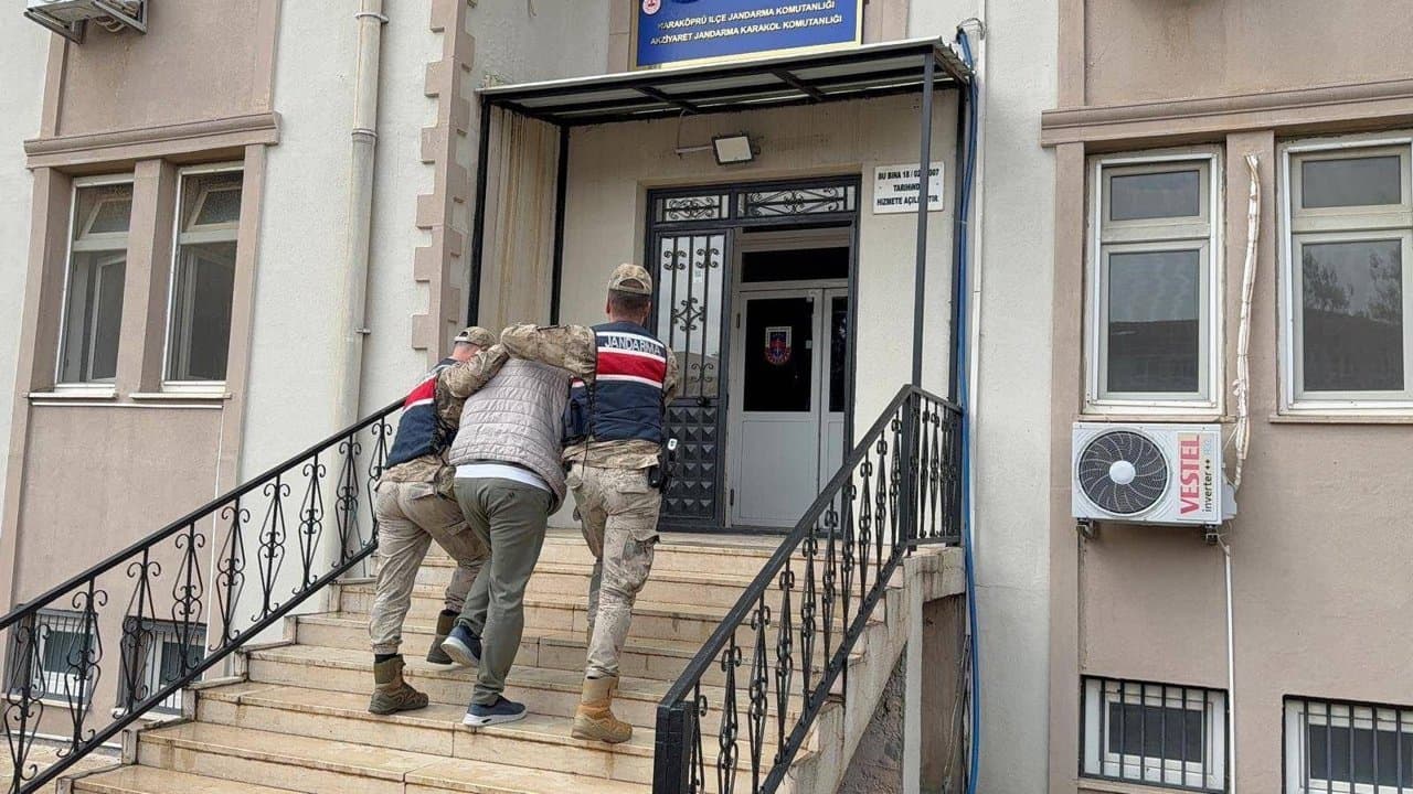 Şanlıurfa İl Jandarma Komutanlığı 3 Firari Şahsı Yakaladı