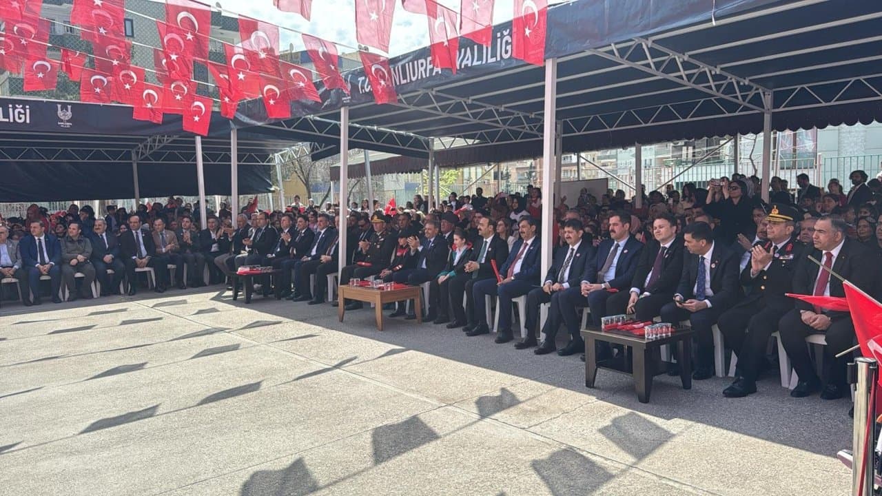 Şanlıurfa’da 23 Nisan Coşkusu: Vali Şıldak Öğrencilerle Buluştu