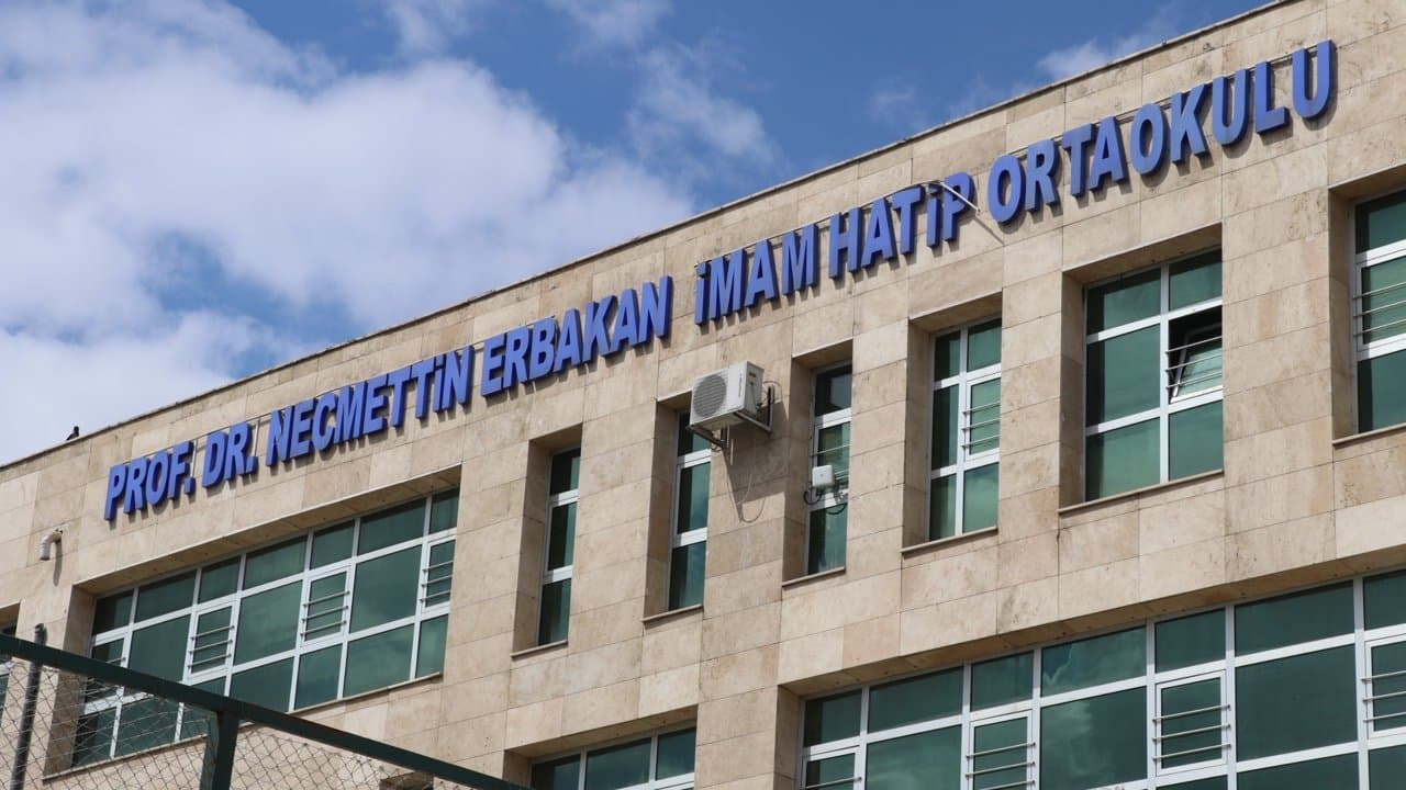 Şanlıurfa’da Anlamlı Etkinlik: Yüzlerce Öğrencinin Yüzü Güldü