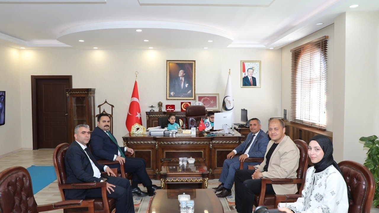 Şanlıurfa’da Kaymakamlar, Koltuğunu Öğrencilere Devretti