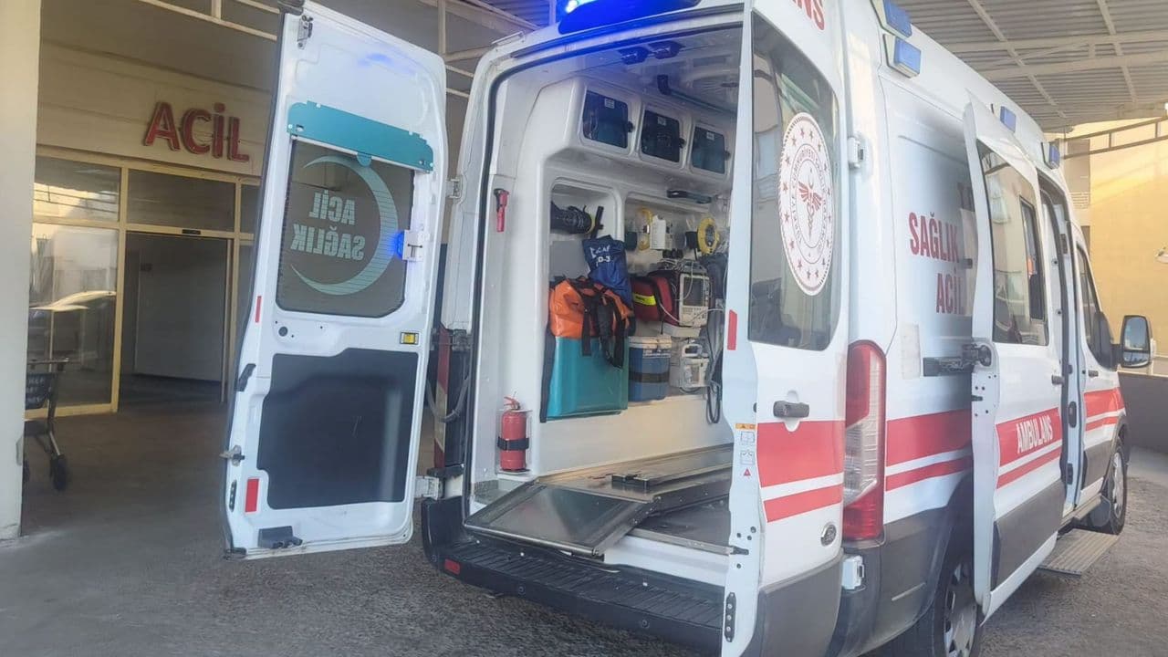 Şanlıurfa’da ters yönden gelen bisiklet otomobille çarpıştı: 4 yaralı